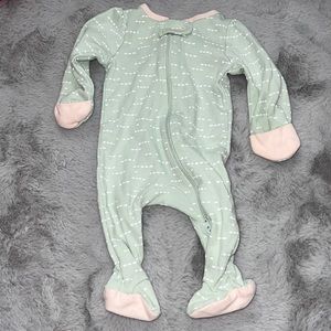 Carter’s Baby Girl sleep and play